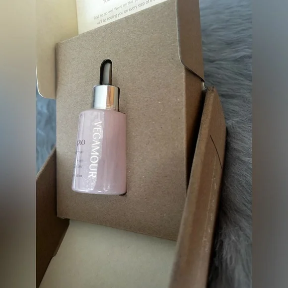 NEW - VEGAMOUR Gro Hair Serum. - Picture 3 of 6